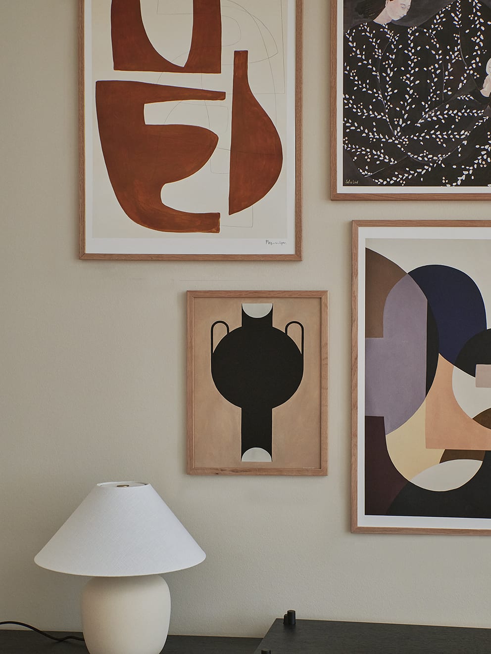 Silhouette of a Vase 07 by Studio Paradissi